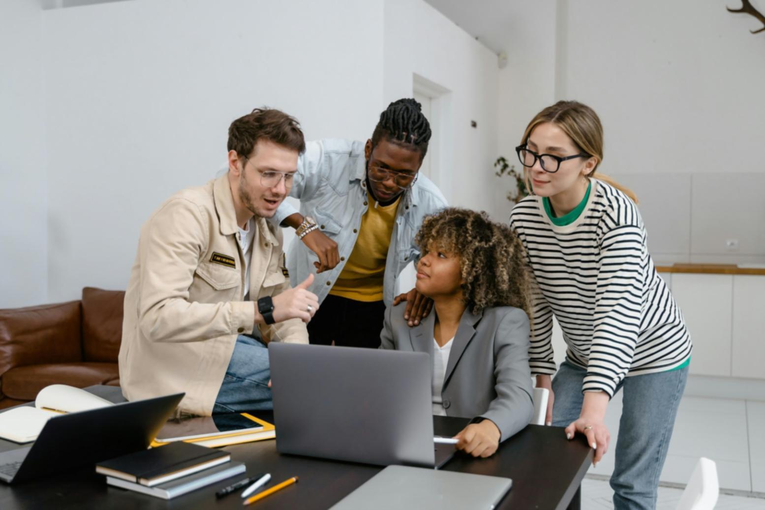 Structured seminar content delivery with organized information hierarchy